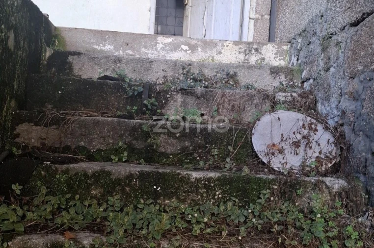 Moradia T4 para Venda em Ervedal e Vila Franca da Beira Foto 7