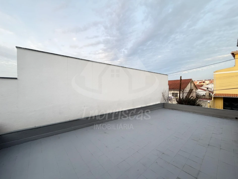 Moradia T6 para Venda em Ramada e Caneças Foto 42