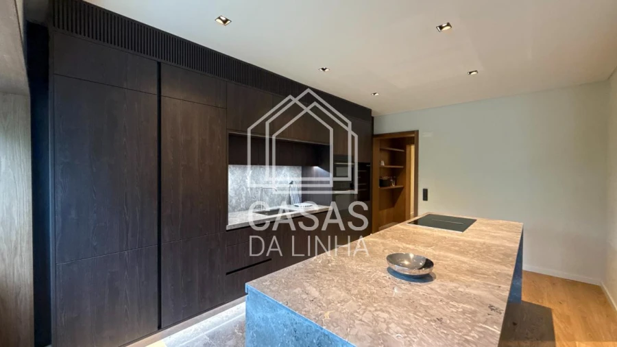 Apartamento T4 para Arrendamento em Avenidas Novas Foto 7