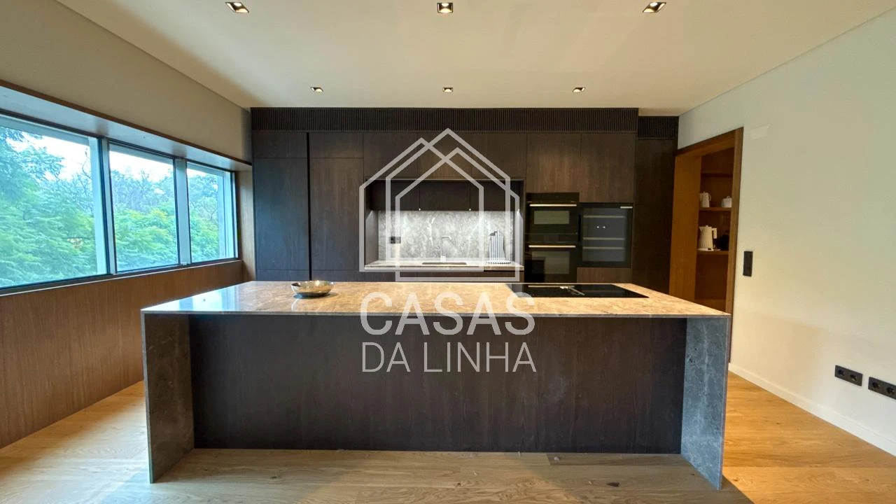 Apartamento T4 para Arrendamento em Avenidas Novas Foto 5