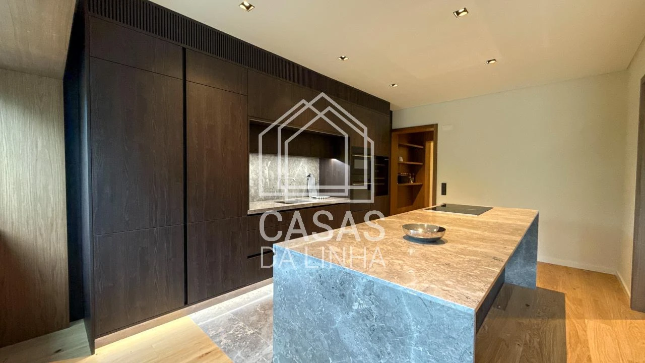 Apartamento T4 para Arrendamento em Avenidas Novas Foto 10