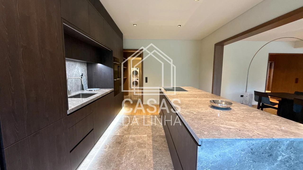 Apartamento T4 para Arrendamento em Avenidas Novas Foto 13