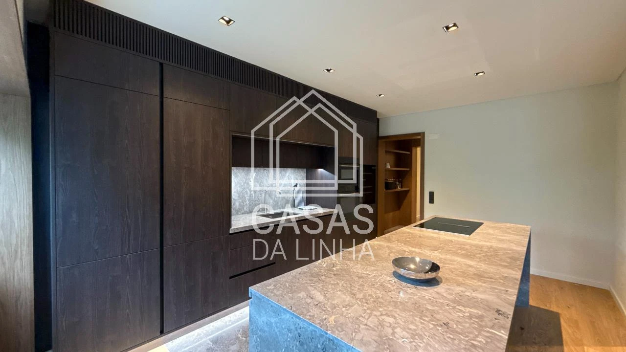 Apartamento T4 para Arrendamento em Avenidas Novas Foto 7