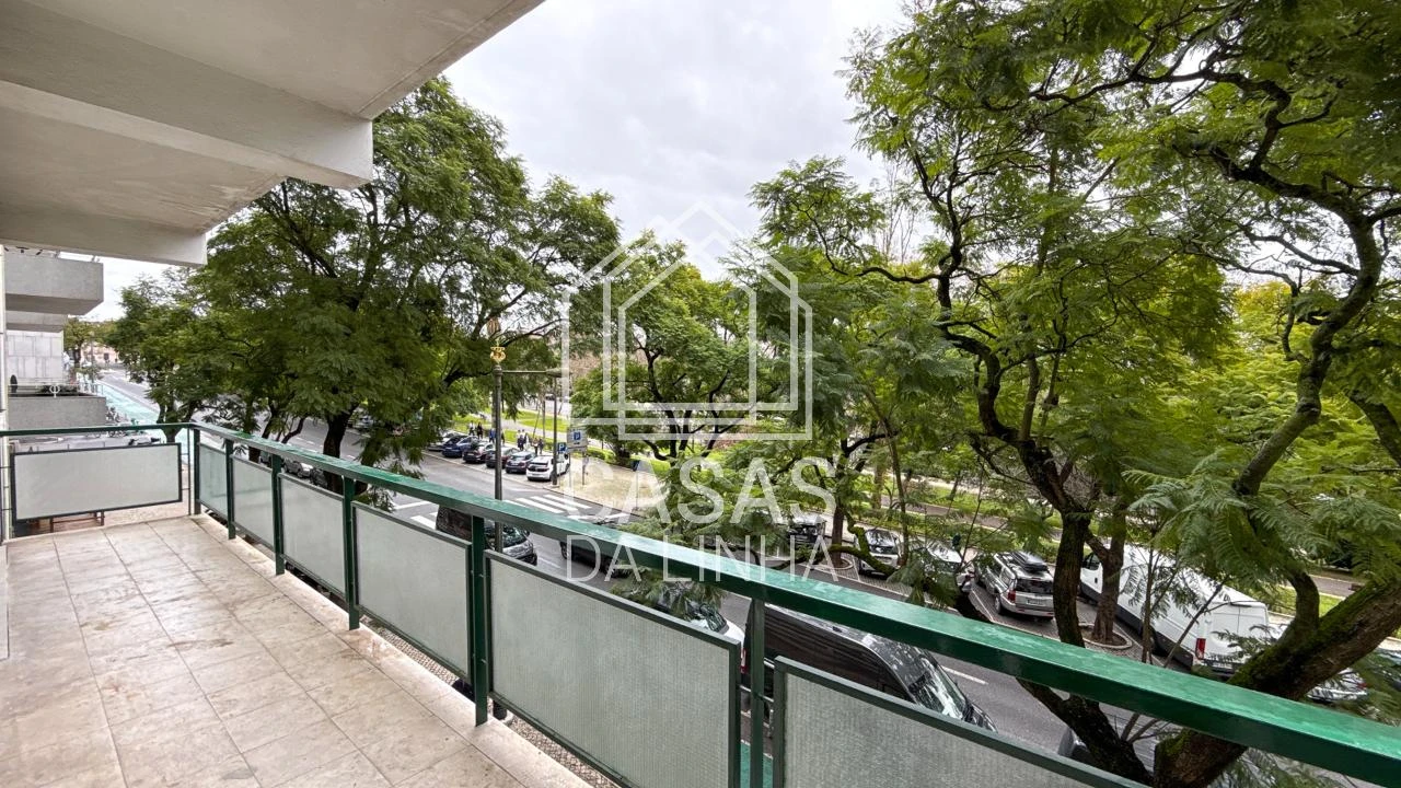 Apartamento T4 para Arrendamento em Avenidas Novas Foto 3