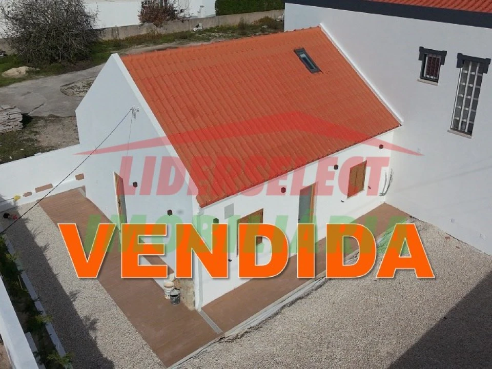 Moradia T1 para Venda em Silveira Foto 1