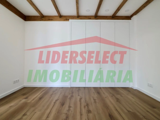 Moradia T1 para Venda em Silveira Foto 7