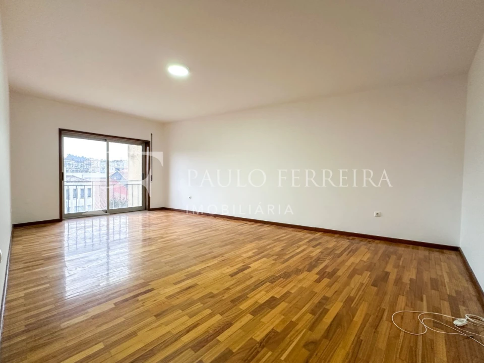 Apartamento T3 para Arrendamento em Vila Nova de Famalicão e Calendário Foto 5