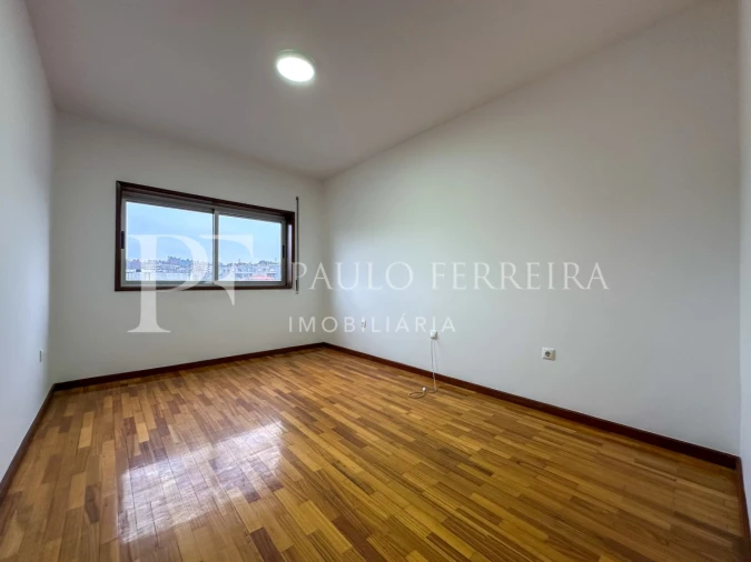 Apartamento T3 para Arrendamento em Vila Nova de Famalicão e Calendário Foto 11