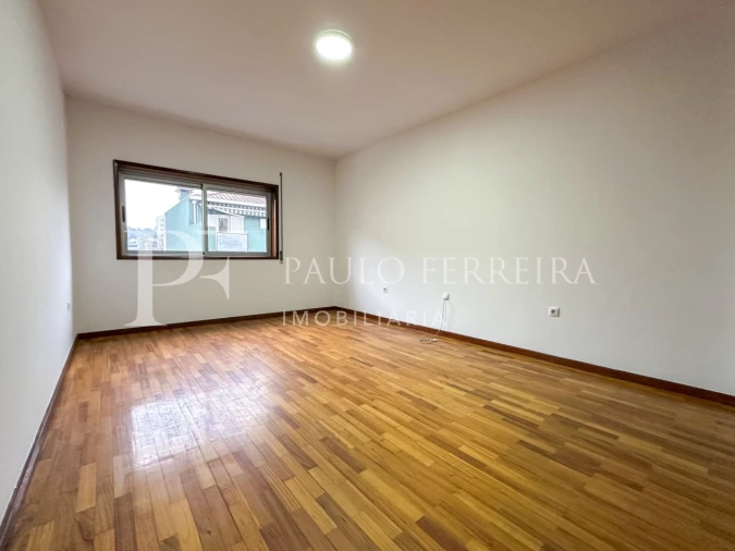 Apartamento T3 para Arrendamento em Vila Nova de Famalicão e Calendário Foto 13