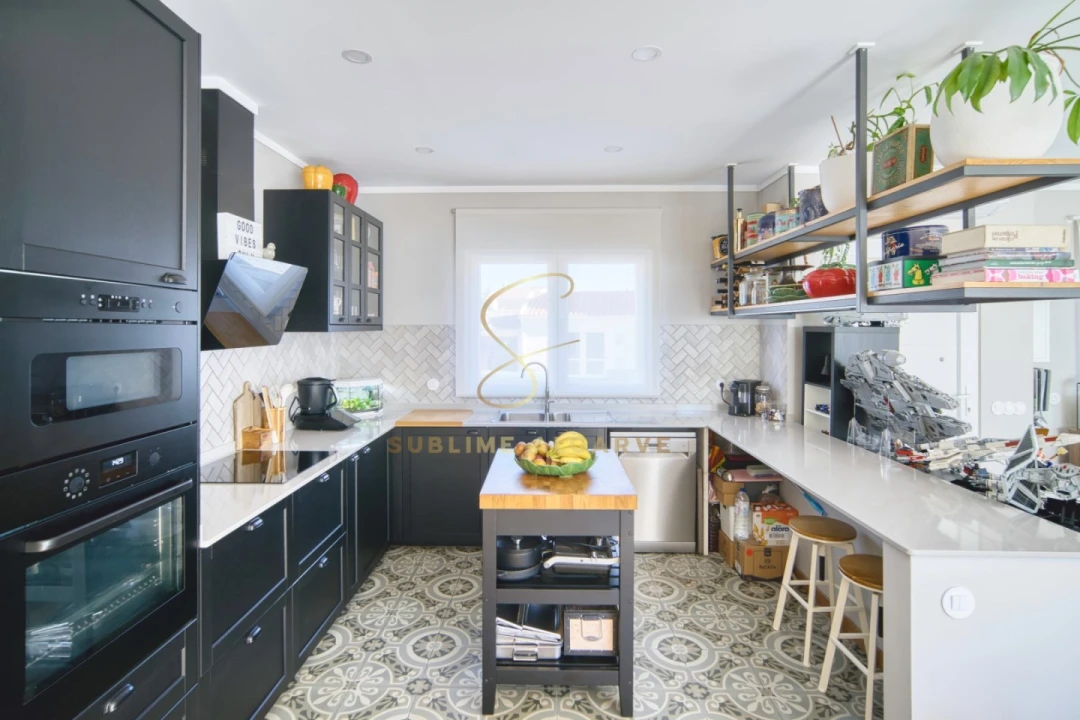 Moradia T2 para Venda em Odiaxere Foto 3