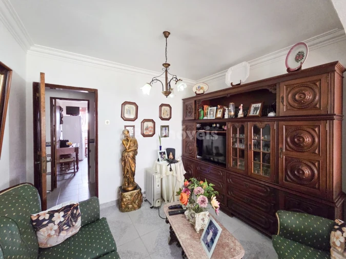 Apartamento T2 para Venda em Palhais e Coina Foto 1