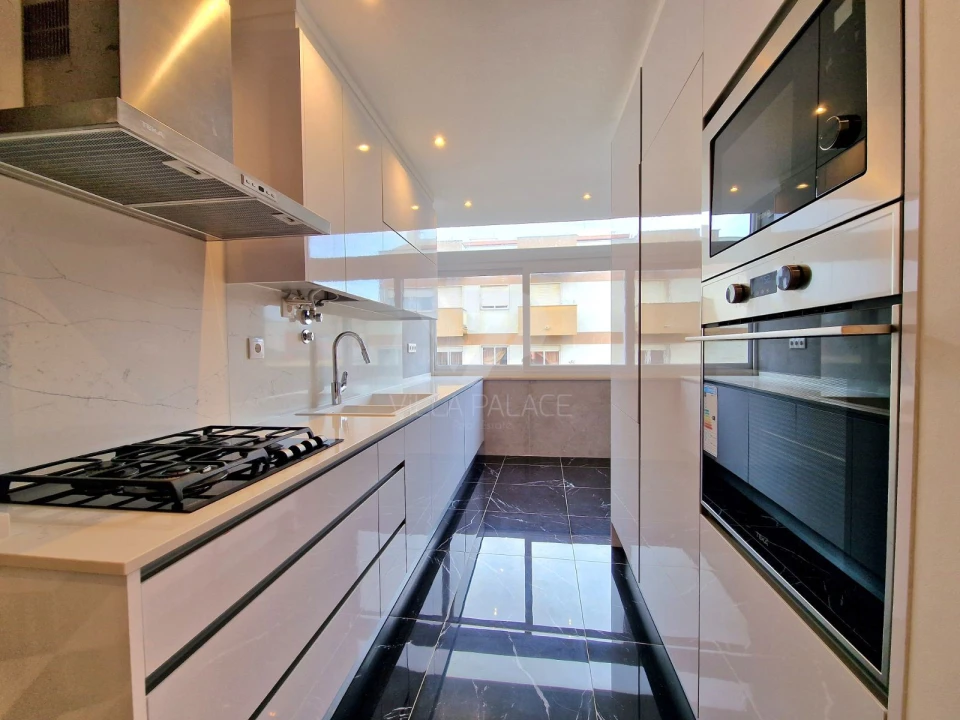 Apartamento T2 para Arrendamento em Campo de Ourique Foto 9