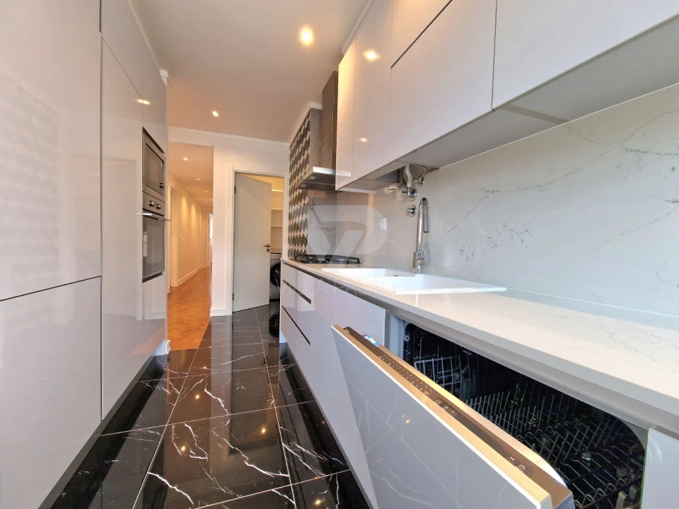 Apartamento T2 para Arrendamento em Campo de Ourique Foto 11