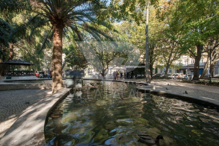 Apartamento T2 para Arrendamento em Campo de Ourique Foto 1