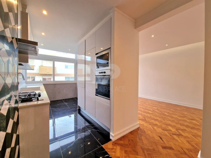 Apartamento T2 para Arrendamento em Campo de Ourique Foto 7