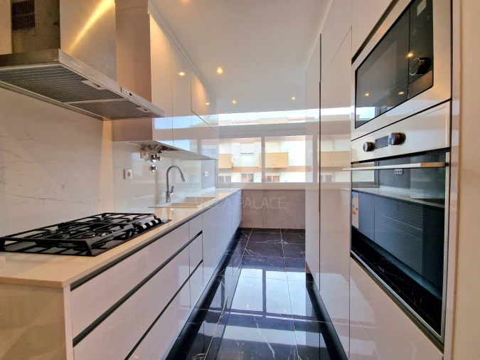 Apartamento T2 para Arrendamento em Campo de Ourique Foto 9