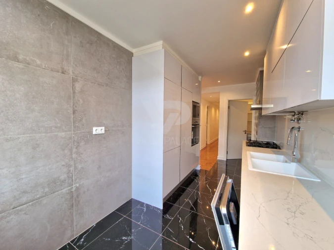 Apartamento T2 para Arrendamento em Campo de Ourique Foto 10