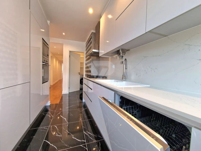 Apartamento T2 para Arrendamento em Campo de Ourique Foto 11