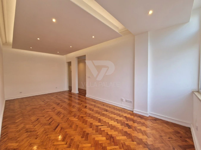 Apartamento T2 para Arrendamento em Campo de Ourique Foto 5