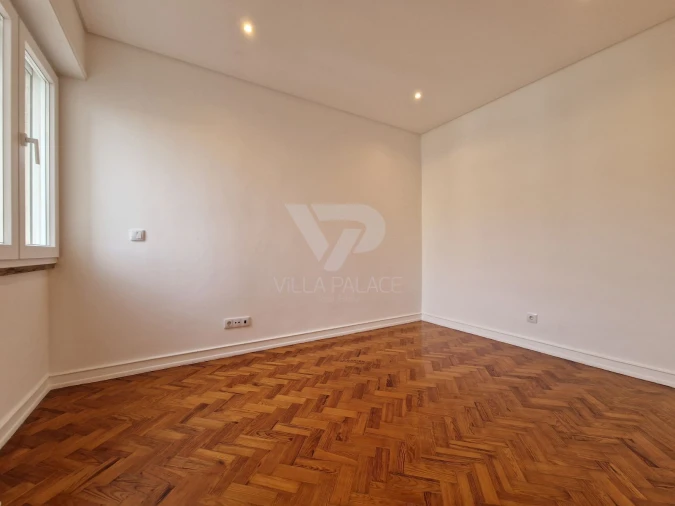 Apartamento T2 para Arrendamento em Campo de Ourique Foto 17