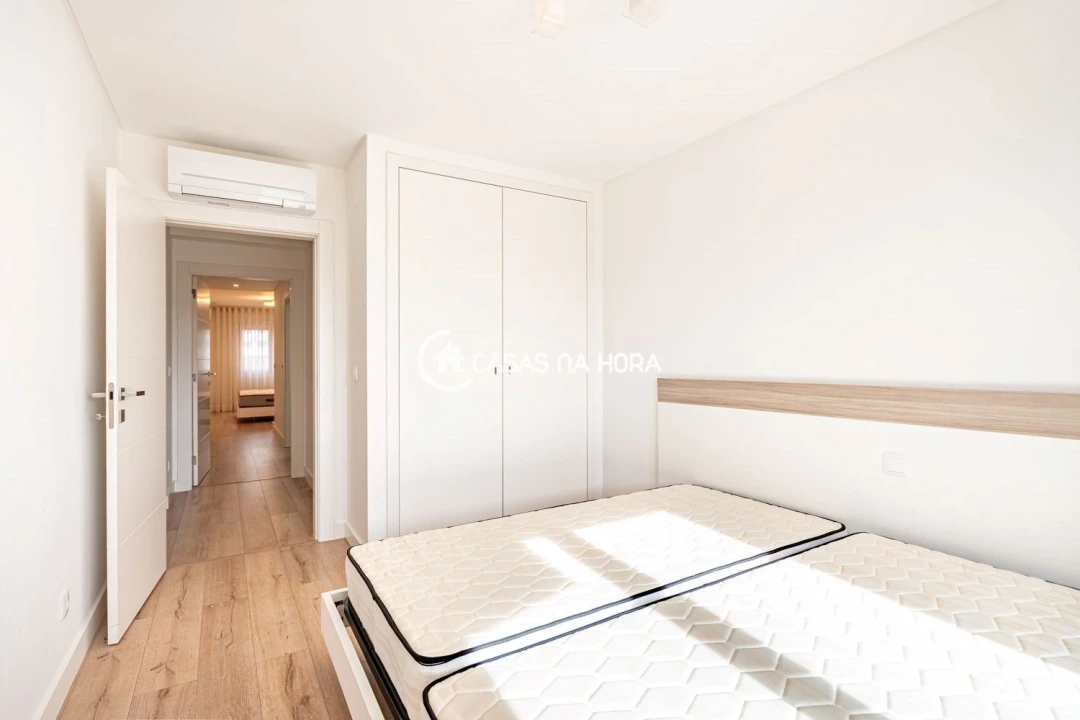 Apartamento T2 para Arrendamento em Loures Foto 9