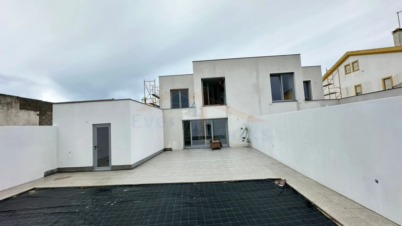Moradia T4 para Venda em Atouguia da Baleia Foto 3