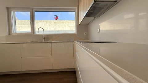 Moradia T4 para Venda em Atouguia da Baleia