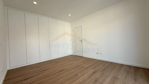 Moradia T4 para Venda em Atouguia da Baleia