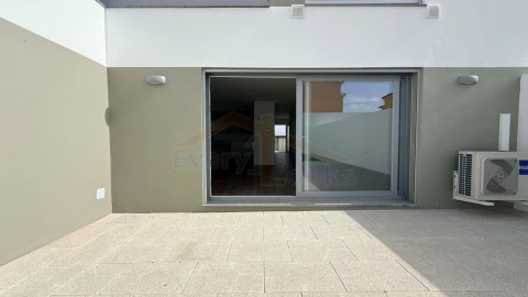 Moradia T4 para Venda em Atouguia da Baleia