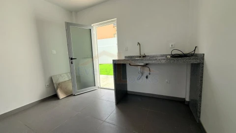 Moradia T4 para Venda em Atouguia da Baleia