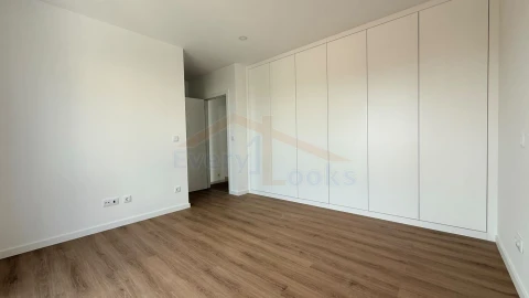 Moradia T4 para Venda em Atouguia da Baleia