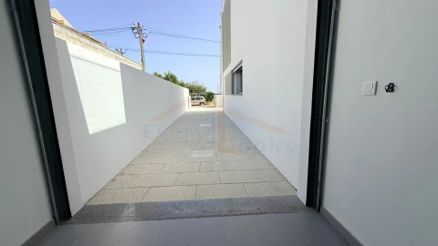 Moradia T4 para Venda em Atouguia da Baleia