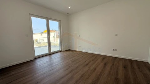 Moradia T4 para Venda em Atouguia da Baleia