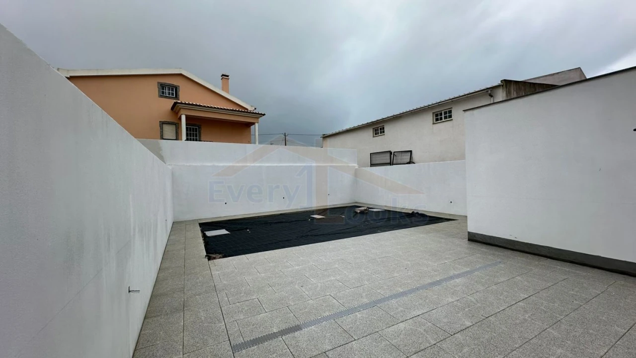 Moradia T4 para Venda em Atouguia da Baleia Foto 7