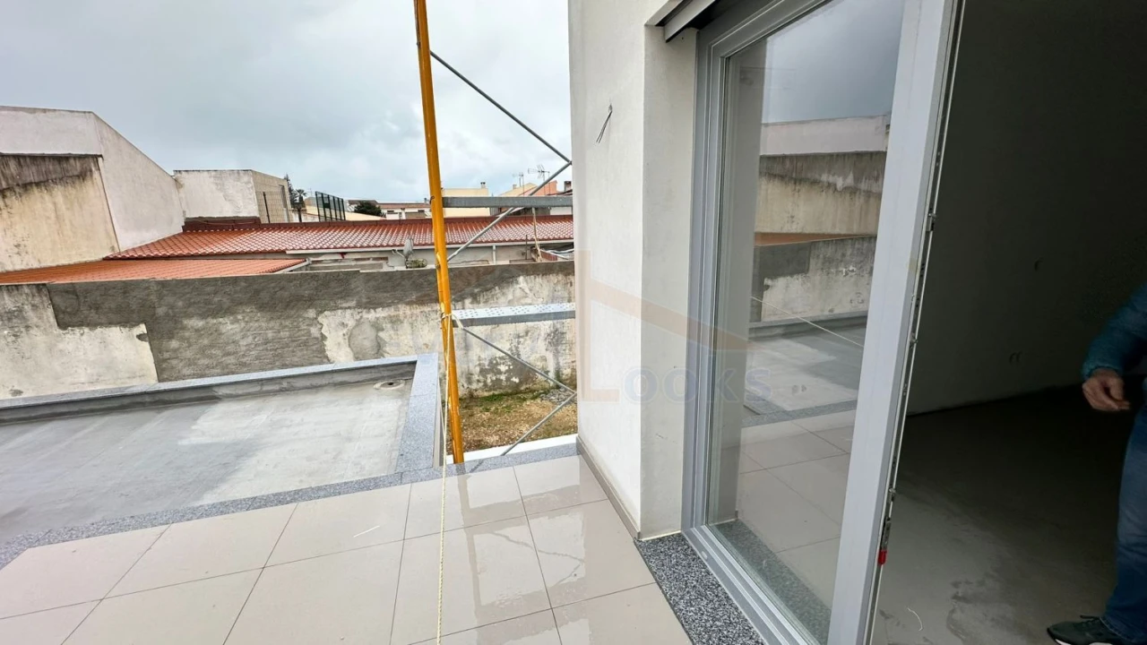 Moradia T4 para Venda em Atouguia da Baleia Foto 17