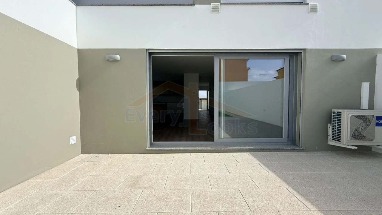 Moradia T4 para Venda em Atouguia da Baleia Foto 32
