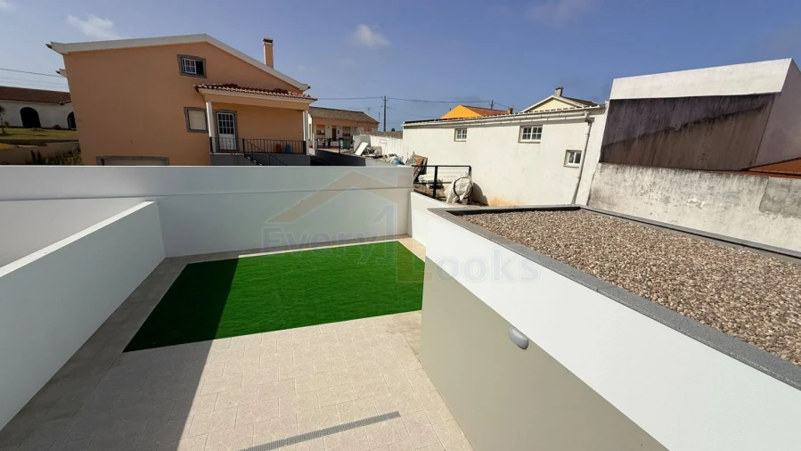 Moradia T4 para Venda em Atouguia da Baleia Foto 45
