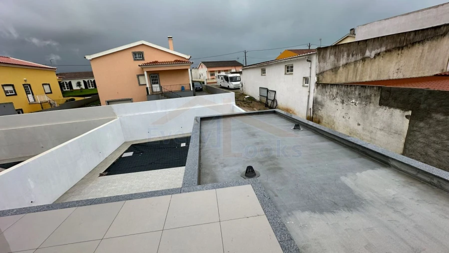 Moradia T4 para Venda em Atouguia da Baleia Foto 18