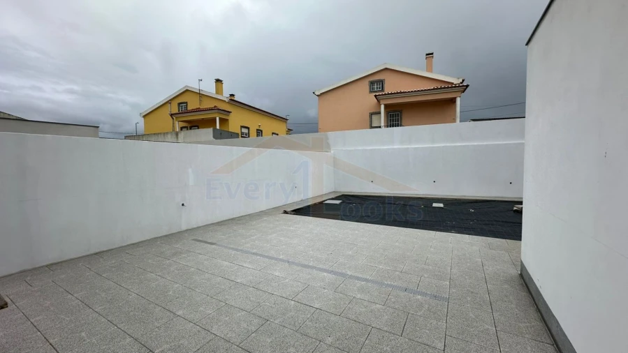 Moradia T4 para Venda em Atouguia da Baleia Foto 10