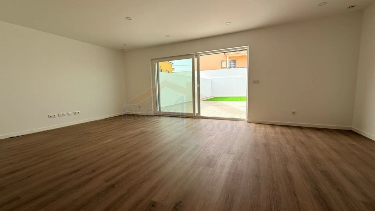 Moradia T4 para Venda em Atouguia da Baleia Foto 31