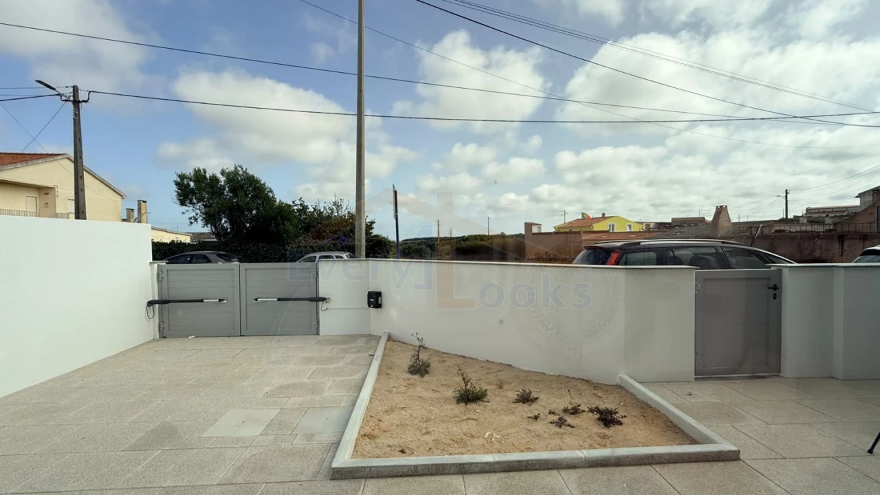 Moradia T4 para Venda em Atouguia da Baleia Foto 3