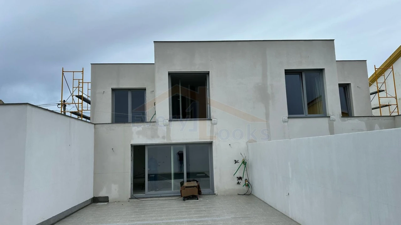 Moradia T4 para Venda em Atouguia da Baleia Foto 2