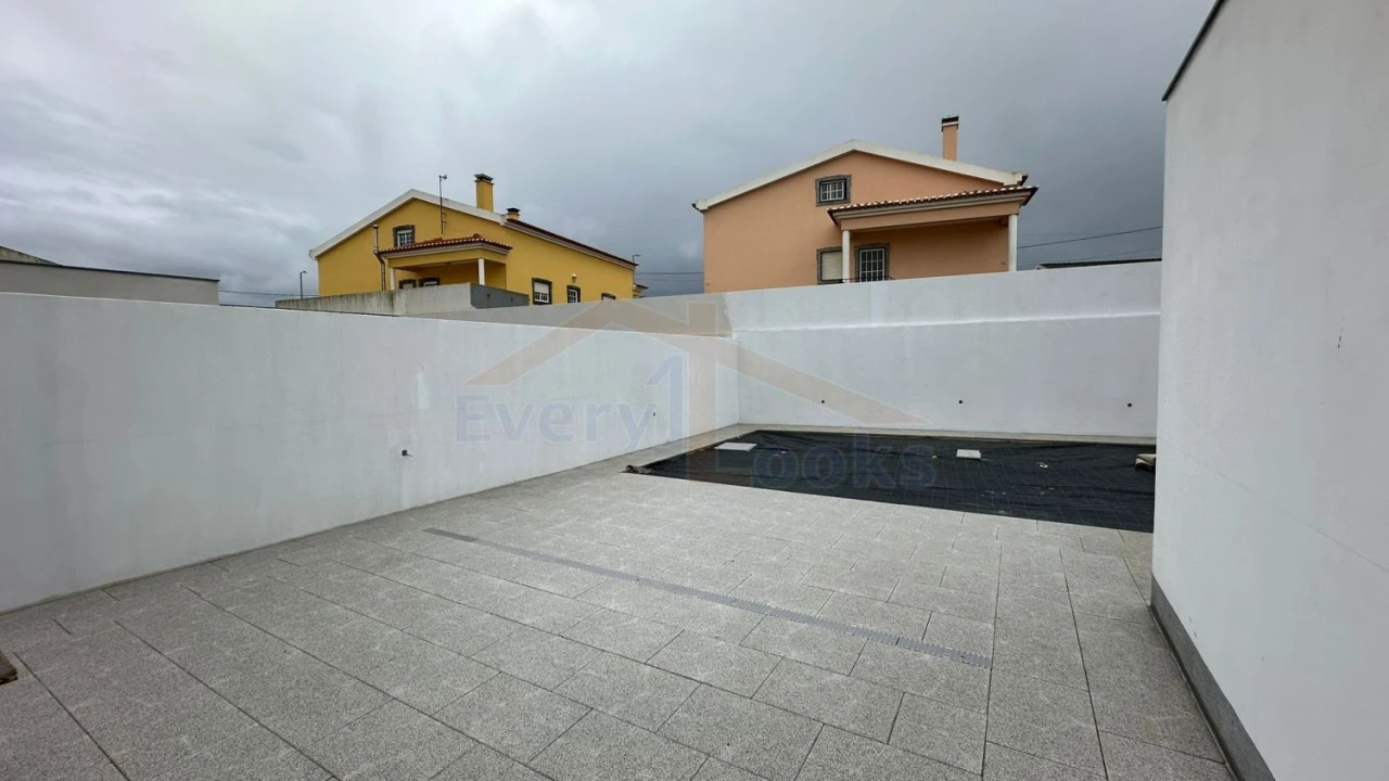 Moradia T4 para Venda em Atouguia da Baleia Foto 10