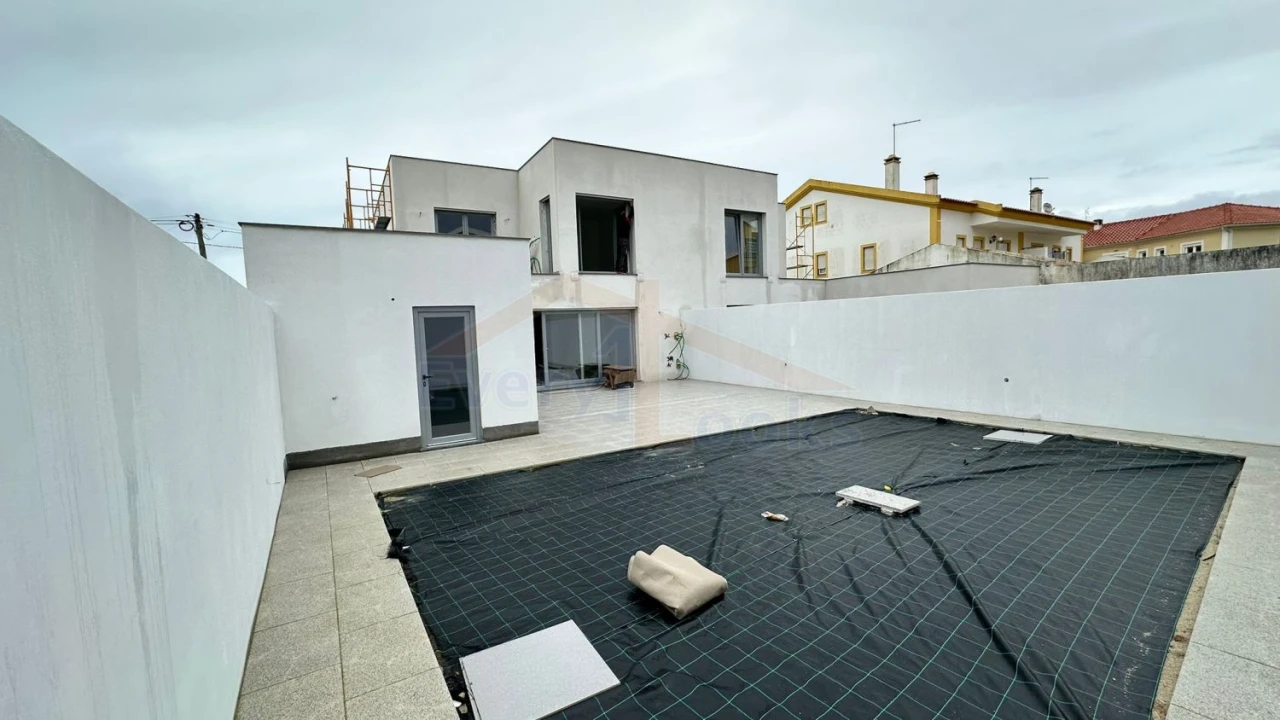 Moradia T4 para Venda em Atouguia da Baleia Foto 4