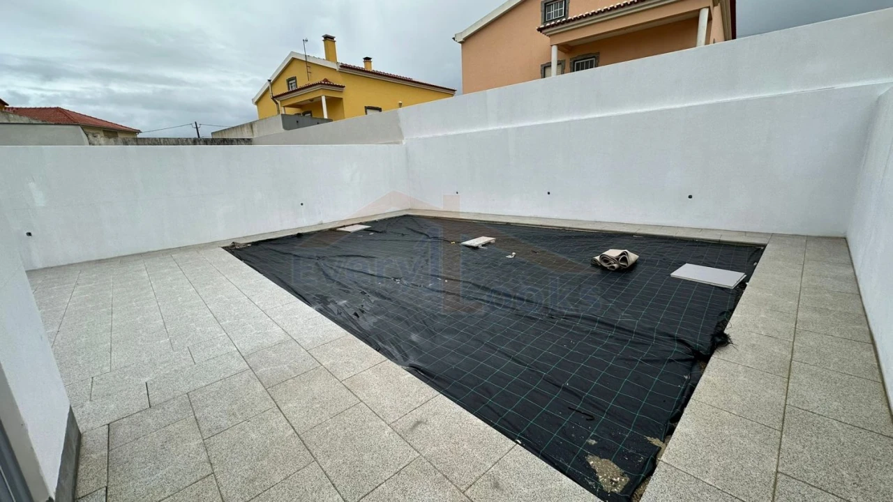 Moradia T4 para Venda em Atouguia da Baleia Foto 6