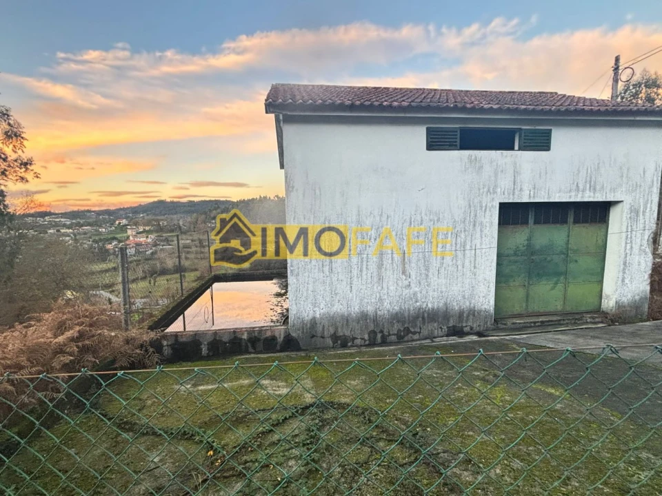 Loja para Venda em Vinhos Foto 1