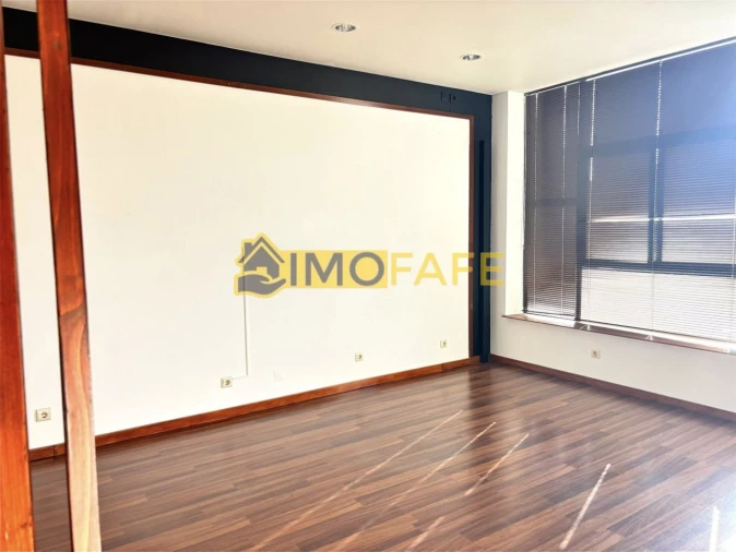 Loja para Venda em Fafe Foto 18