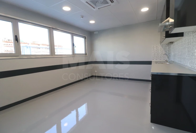 Loja para Venda em Alenquer (Santo Estêvão e Triana) Foto 11