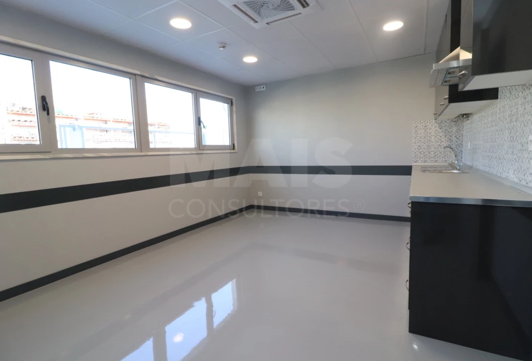 Loja para Venda em Alenquer (Santo Estêvão e Triana) Foto 11