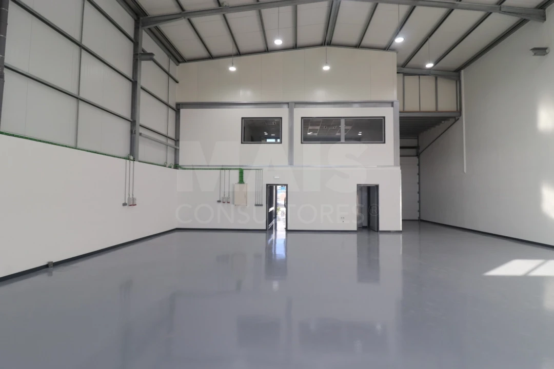 Loja para Venda em Alenquer (Santo Estêvão e Triana) Foto 1